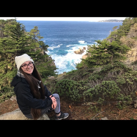 Meet your Posher, Caity - Picture 4 of 4